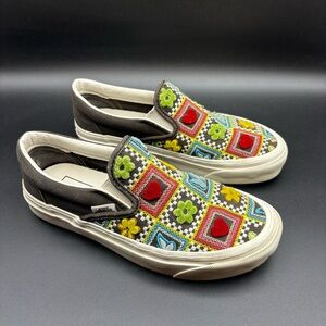 Vans Classic Slip ons, Black, Embroidered design, Unisex, Men’s 4.5, Women’s 6